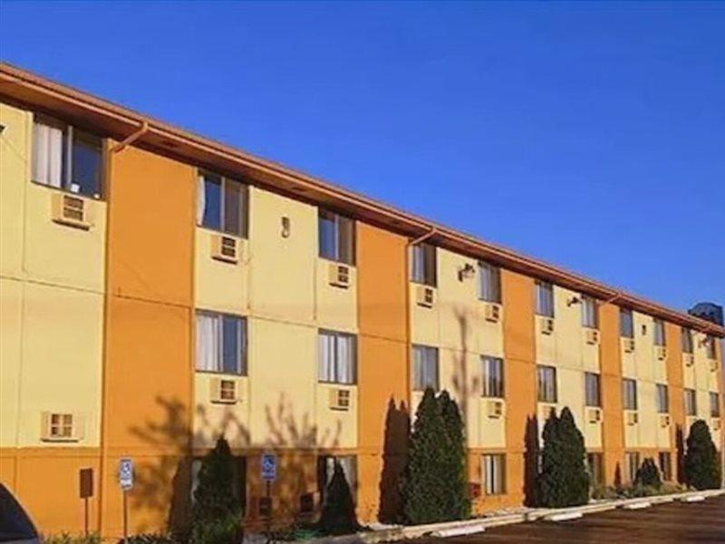 Super 8 By Wyndham Benton Harbor St Joseph Ξενοδοχείο Εξωτερικό φωτογραφία