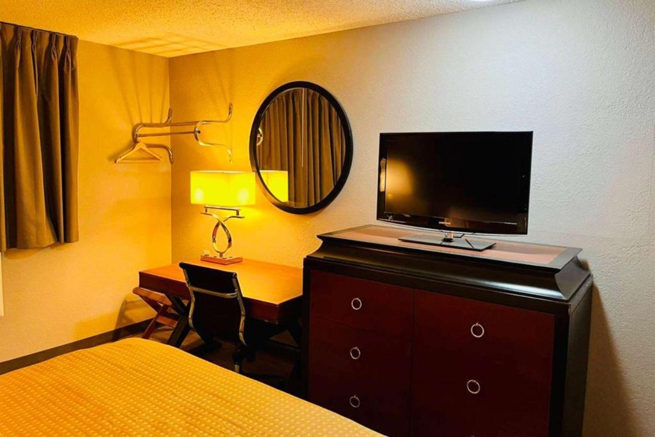 Super 8 By Wyndham Benton Harbor St Joseph Ξενοδοχείο Εξωτερικό φωτογραφία