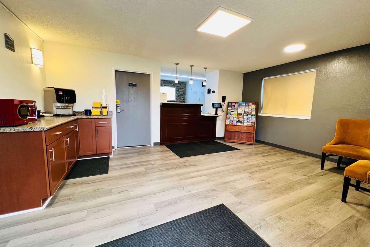 Super 8 By Wyndham Benton Harbor St Joseph Ξενοδοχείο Εξωτερικό φωτογραφία